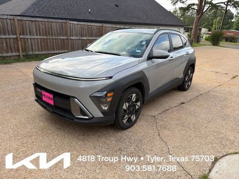 Used 2024 Hyundai Kona SEL w/ Convenience Package FWD image 3