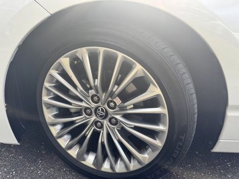 Used 2020 Toyota Avalon Limited image 29