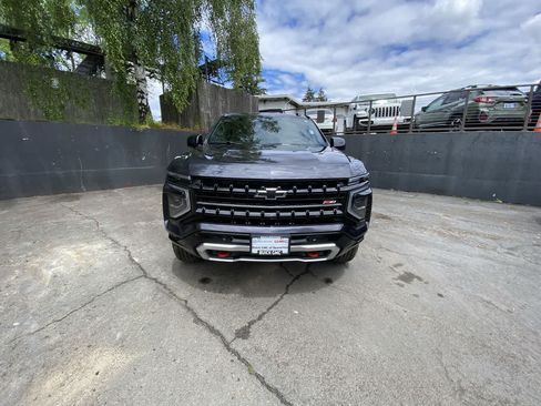Used 2025 Chevrolet Suburban Z71 AWD/4WD image 9