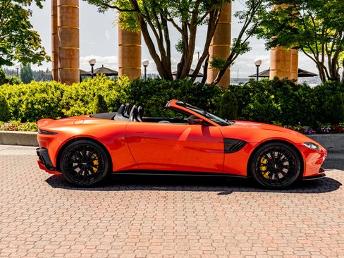 Used 2023 Aston Martin V8 Vantage Roadster RWD image 43