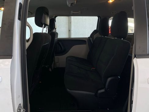 Used 2017 Dodge Grand Caravan SE image 14