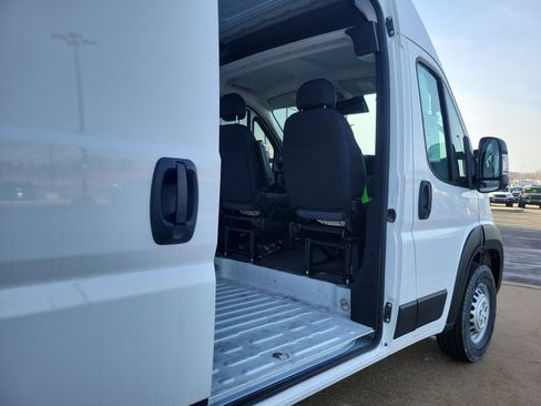 Used 2025 RAM ProMaster 2500 w/ Convenience Group image 18