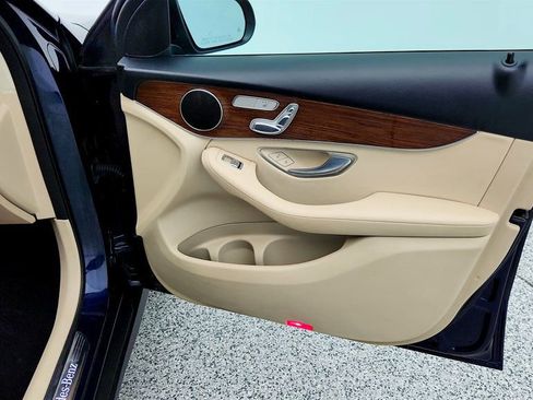 Used 2022 Mercedes-Benz GLC 300 4MATIC w/ Premium Package Lite image 25