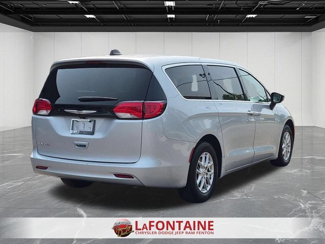 Used 2024 Chrysler Voyager LX FWD image 5