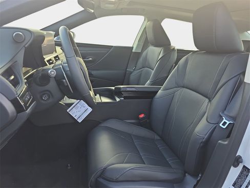 New 2025 Lexus ES 350 Luxury image 15