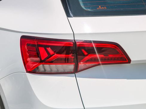 Used 2023 Volkswagen Taos S image 9