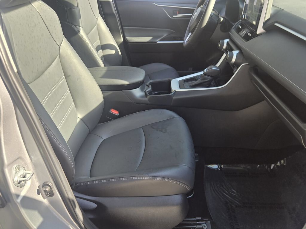 Used 2025 Toyota RAV4 XLE Premium FWD image 16