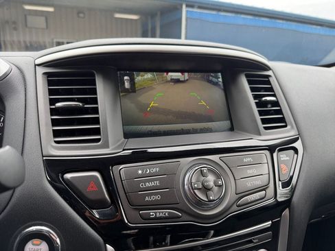 Used 2020 Nissan Pathfinder S AWD/4WD image 17