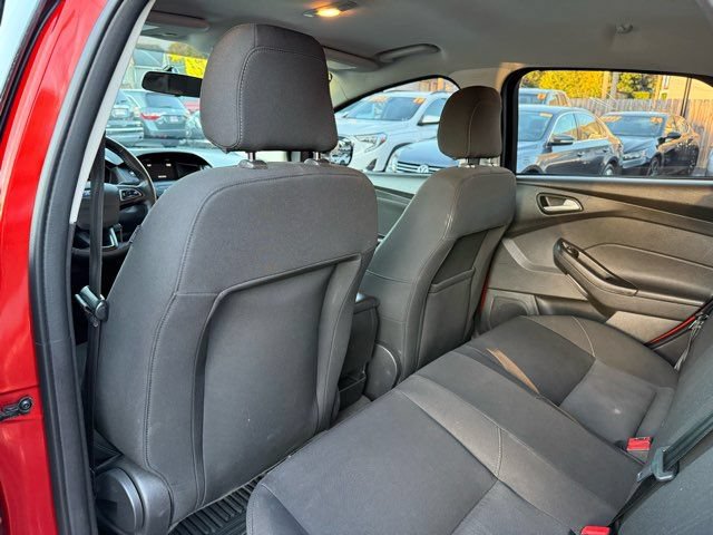 Used 2018 Ford Focus SE w/ Cold Weather Package FWD image 10