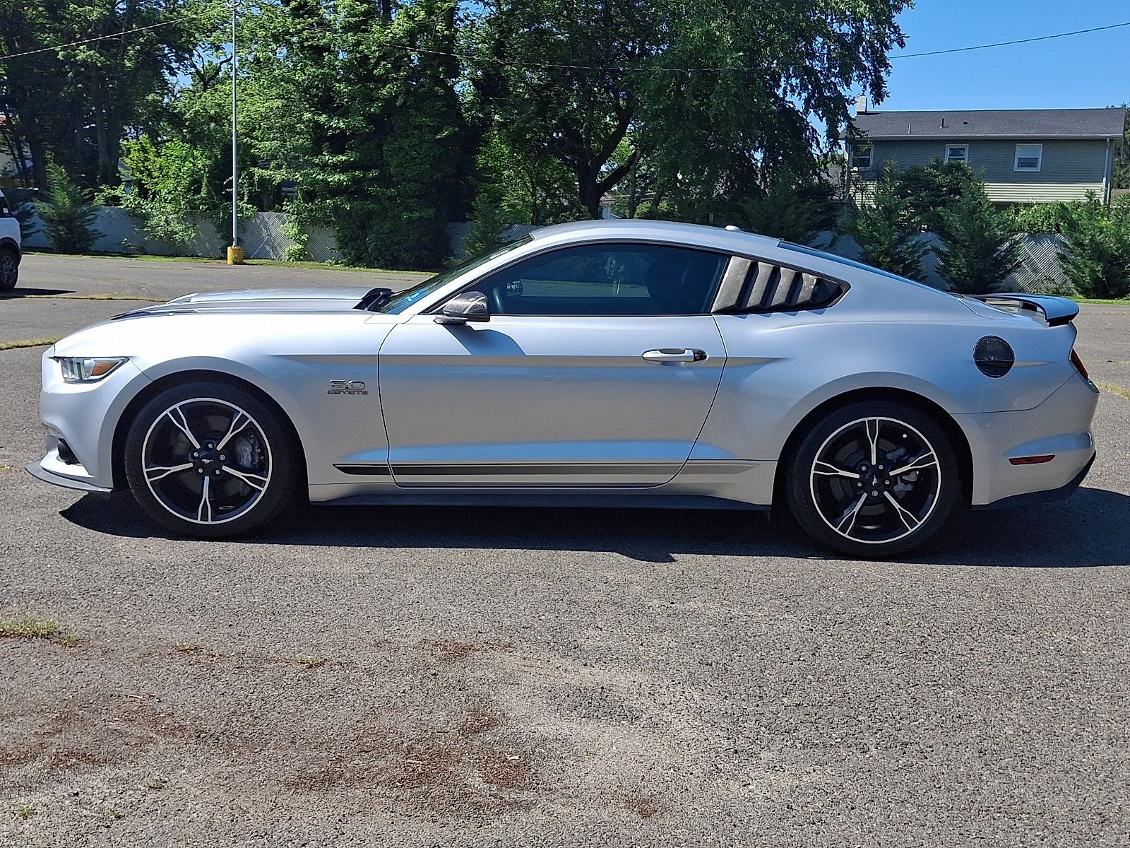 Used 2016 Ford Mustang GT Premium w/ Enhanced Security Package RWD image 4