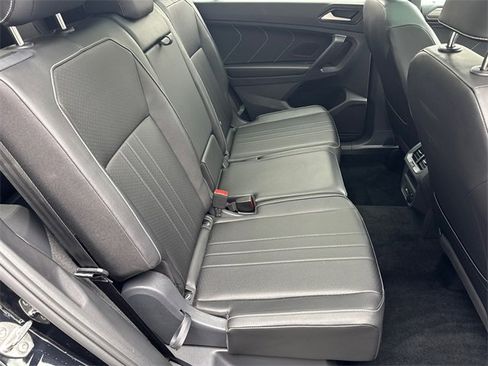 Certified 2024 Volkswagen Tiguan SE R-Line image 15