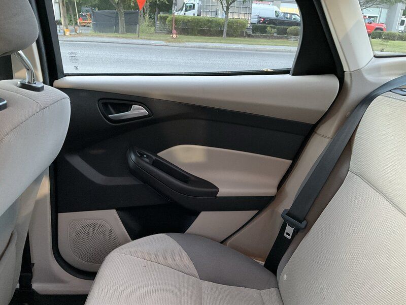 Used 2012 Ford Focus SE FWD image 15