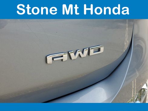 Used 2024 GMC Terrain SLT image 8