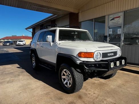 Used 2014 Toyota FJ Cruiser 4WD image 3