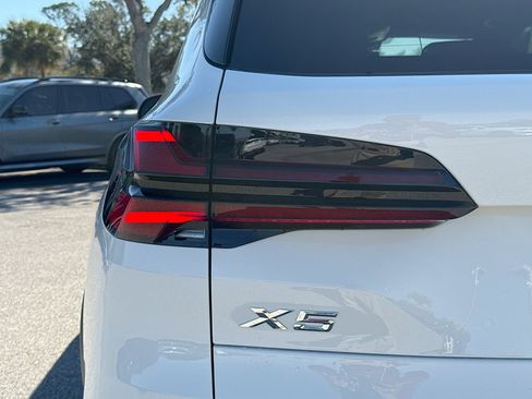 New 2025 BMW X5 xDrive50e w/ Climate Comfort Package image 11