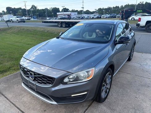 Used 2017 Volvo V60 T5 Cross Country w/ Convenience Package AWD/4WD image 3