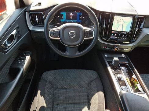 Used 2023 Volvo XC60 B5 Core AWD/4WD image 12