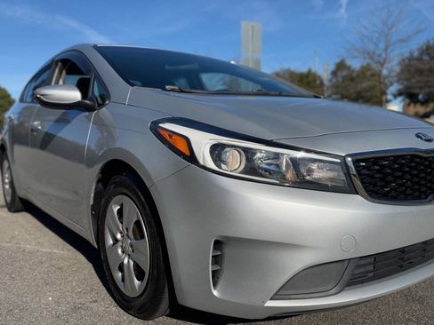 Used 2017 Kia Forte LX image 4