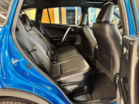 Used 2018 Toyota RAV4 SE AWD/4WD image 29