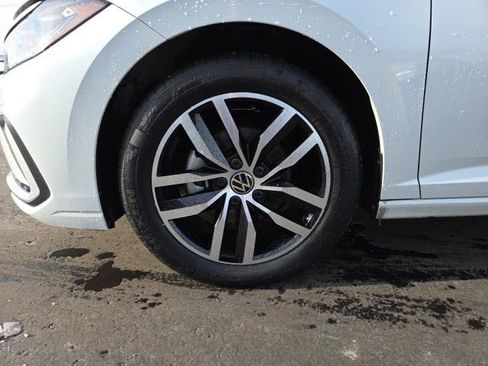 Used 2025 Volkswagen Jetta SE image 24