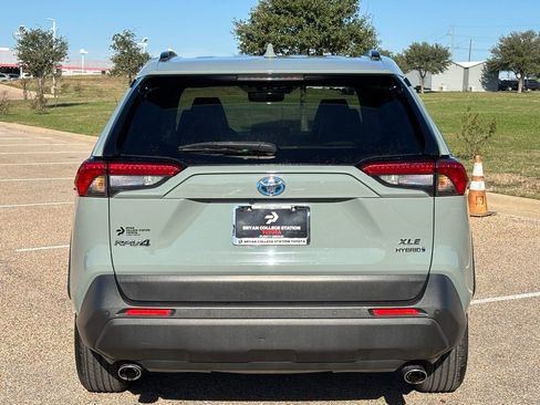 Used 2021 Toyota RAV4 XLE Premium image 6