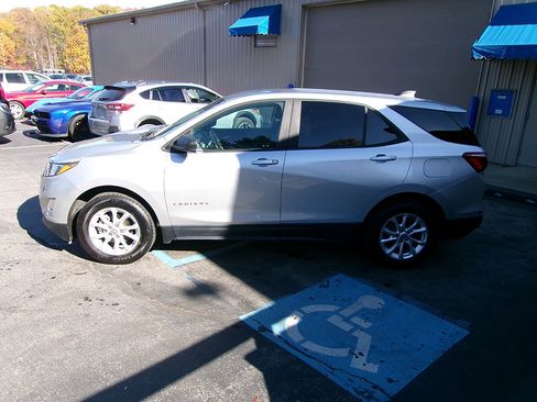 Used 2020 Chevrolet Equinox LS w/ LS Convenience Package image 2