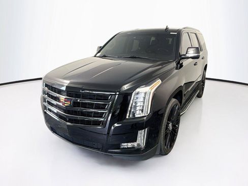 Used 2019 Cadillac Escalade Luxury w/ Escalade Sport Edition AWD/4WD image 3