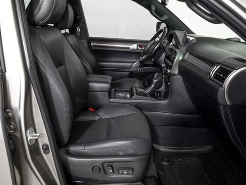 Used 2023 Lexus GX 460 Luxury w/ Sport Design Package AWD/4WD image 8