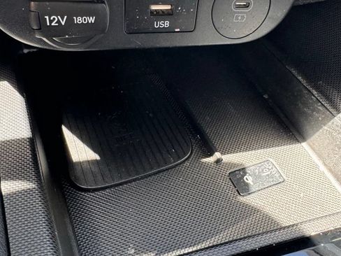 Used 2025 Hyundai Elantra Limited FWD image 21