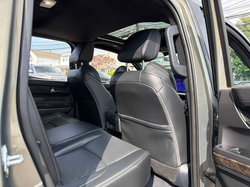 Used 2024 Toyota Tacoma Limited AWD/4WD image 19