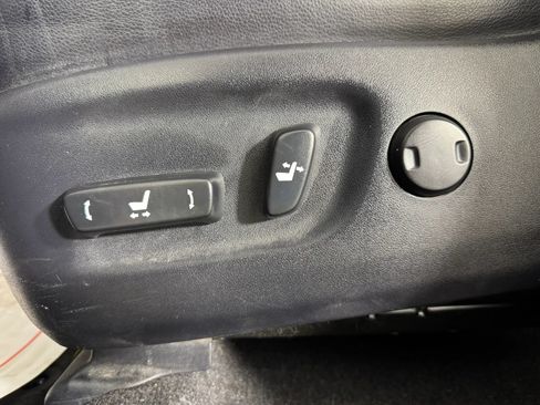 Used 2015 Toyota RAV4 Limited AWD/4WD image 35