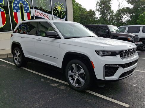 New 2026 Jeep Grand Cherokee Limited AWD/4WD image 2