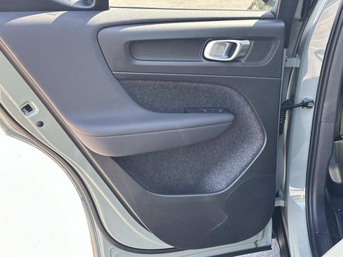 Certified 2025 Volvo XC40 B5 Ultra w/ Climate Package image 20