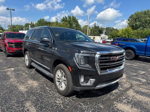 Used 2024 GMC Yukon SLT w/ SLT Luxury Package AWD/4WD image 3