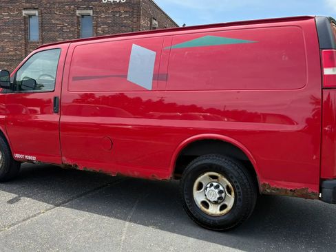 Used 2011 Chevrolet Express 2500 RWD image 6
