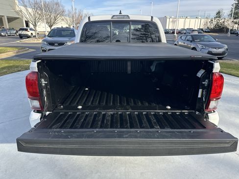 Used 2023 Toyota Tacoma TRD Off-Road image 31