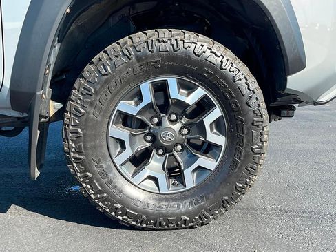 Used 2020 Toyota Tacoma TRD Off-Road image 35