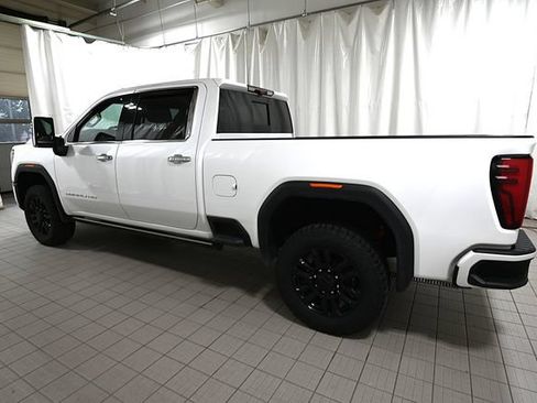 Used 2024 GMC Sierra 3500 Denali w/ Denali Reserve Package AWD/4WD image 10