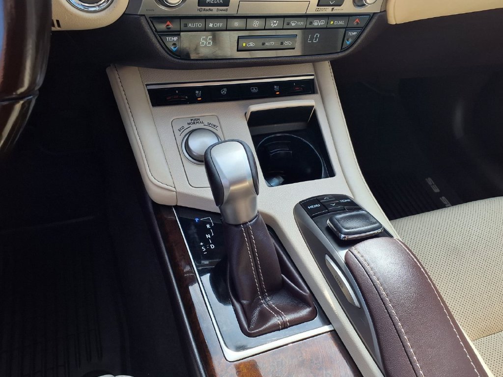 Used 2016 Lexus ES 350 w/ Luxury Package w/Wood Trim FWD image 9