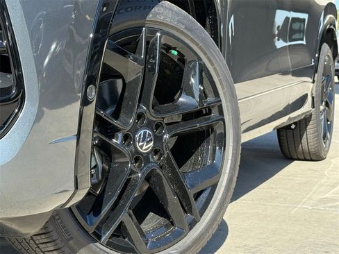 New 2026 Volkswagen Tiguan SE R-Line image 2