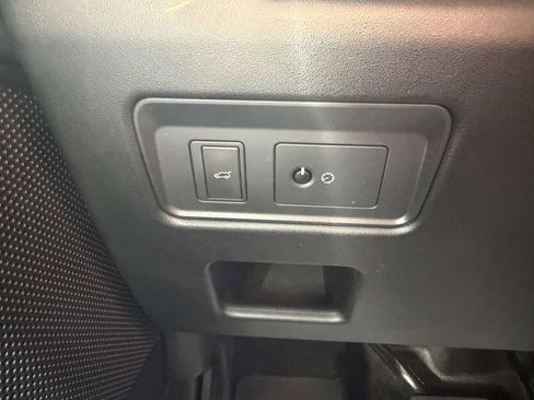 Used 2017 Land Rover Discovery HSE AWD/4WD image 39