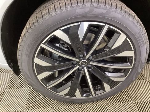 New 2026 Volvo XC90 B6 Plus w/ Protection Package Premier image 8