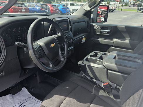 Used 2025 Chevrolet Silverado 3500 W/T AWD/4WD image 9
