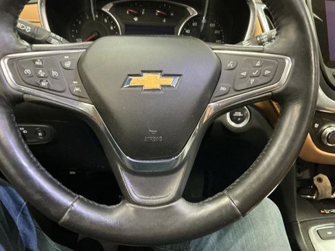Used 2018 Chevrolet Equinox Premier image 16