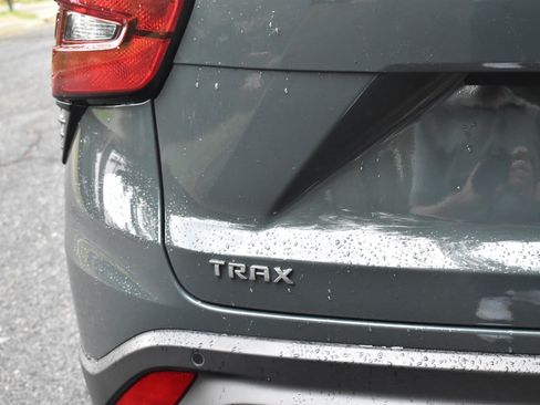 Used 2026 Chevrolet Trax LS w/ LS Convenience Package FWD image 33