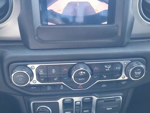 Used 2021 Jeep Gladiator Sport image 10