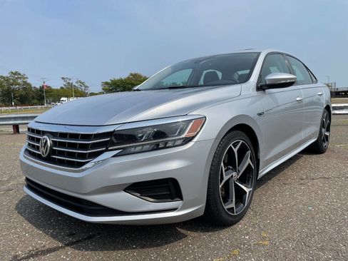 Used 2020 Volkswagen Passat 2.0T R-Line image 4