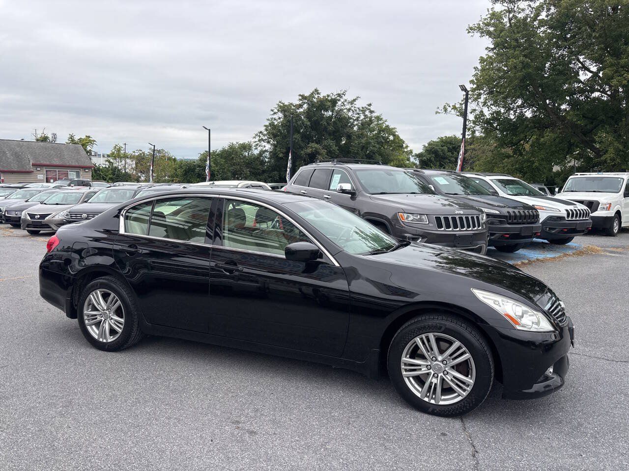 Used 2011 INFINITI G37 x Sedan w/ Premium Pkg AWD/4WD image 4