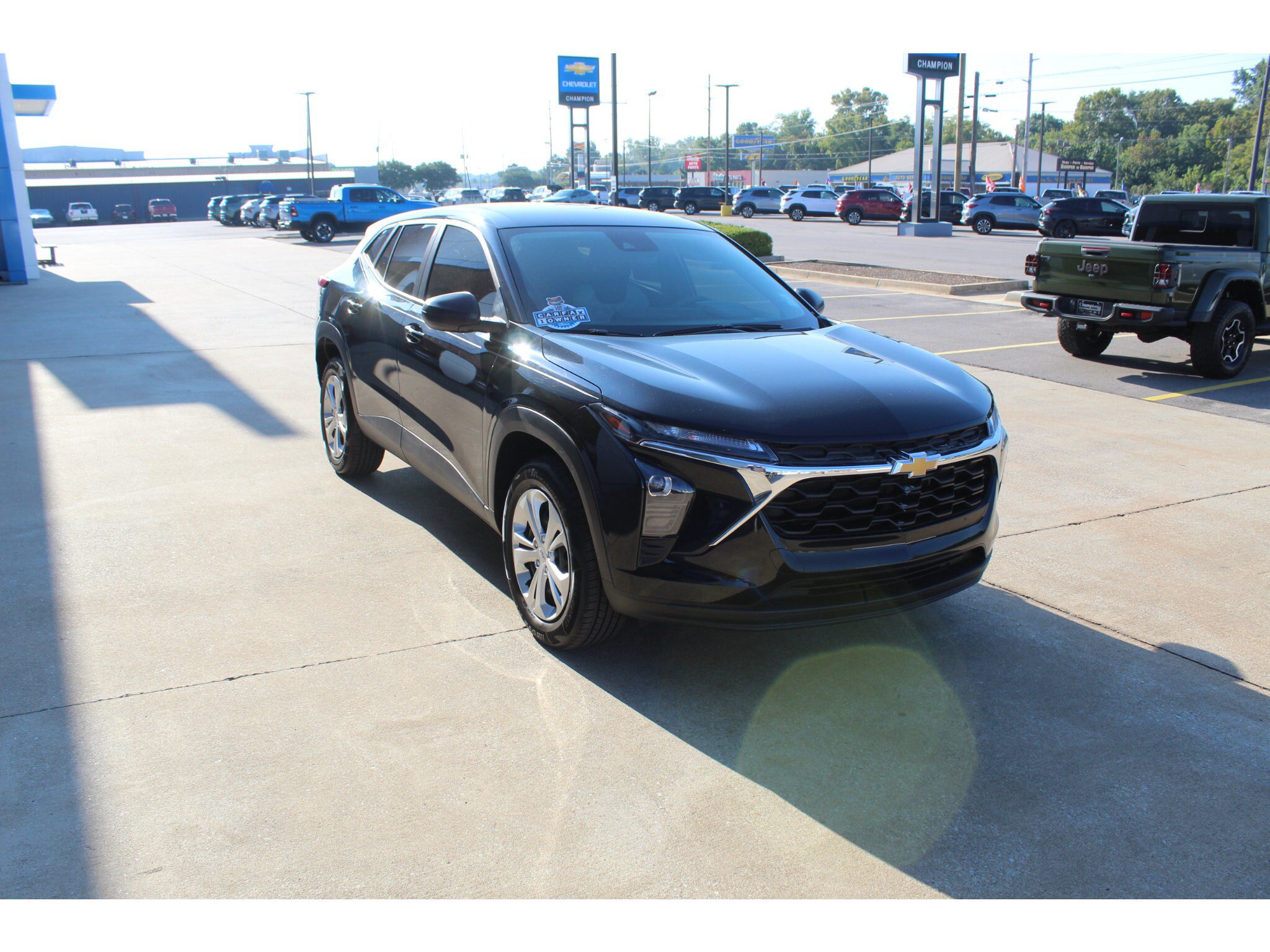 Used 2025 Chevrolet Trax LS FWD image 4