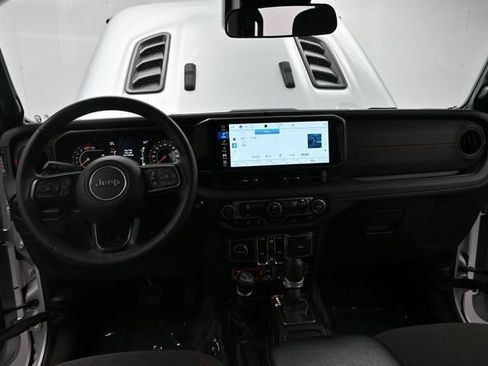 Used 2024 Jeep Wrangler Unlimited Rubicon AWD/4WD image 20